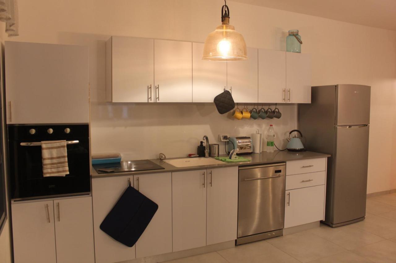 נוף הארבל עם חלון לכינרת Apartment Мигдал Екстериор снимка