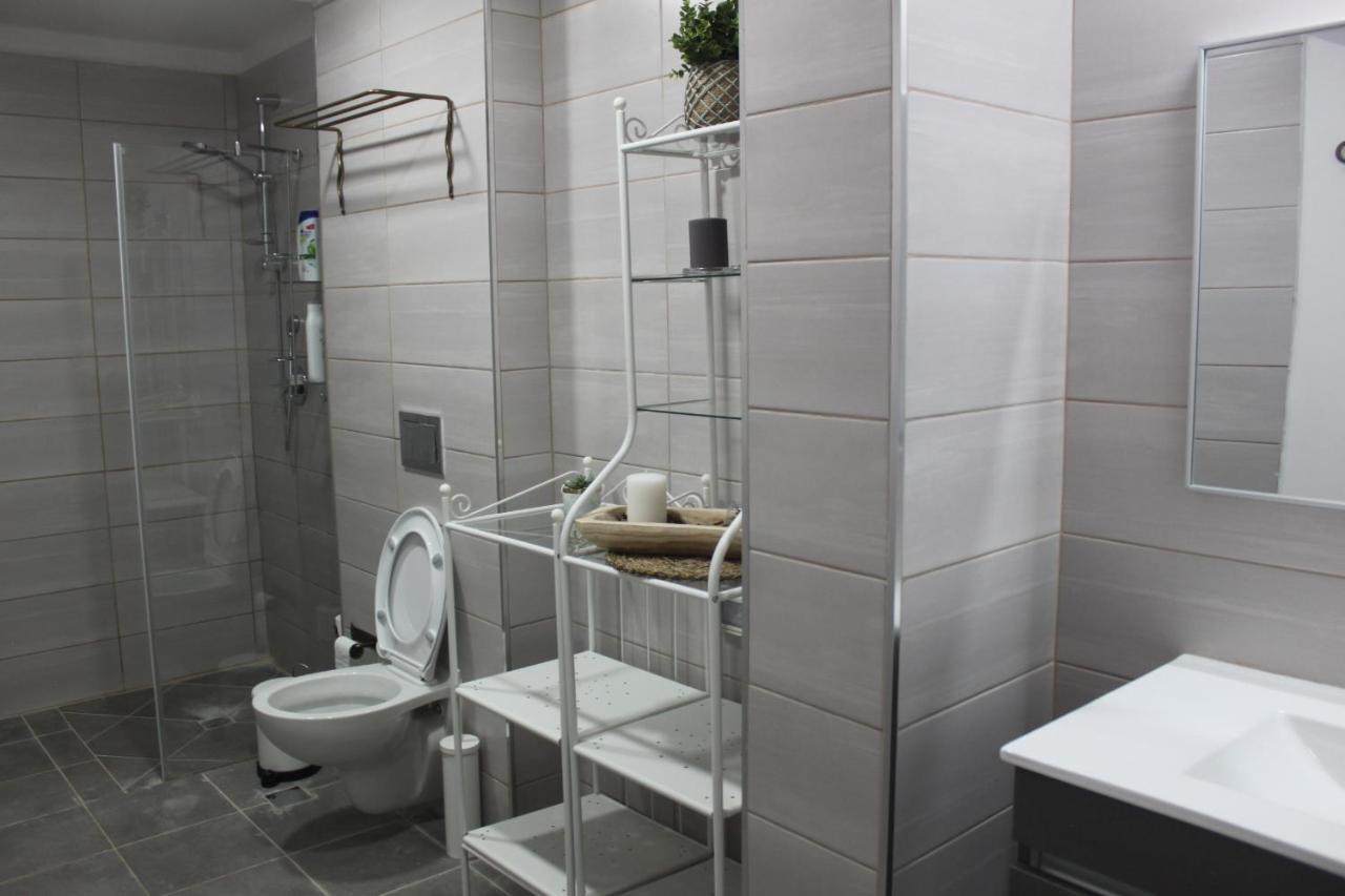 נוף הארבל עם חלון לכינרת Apartment Мигдал Екстериор снимка