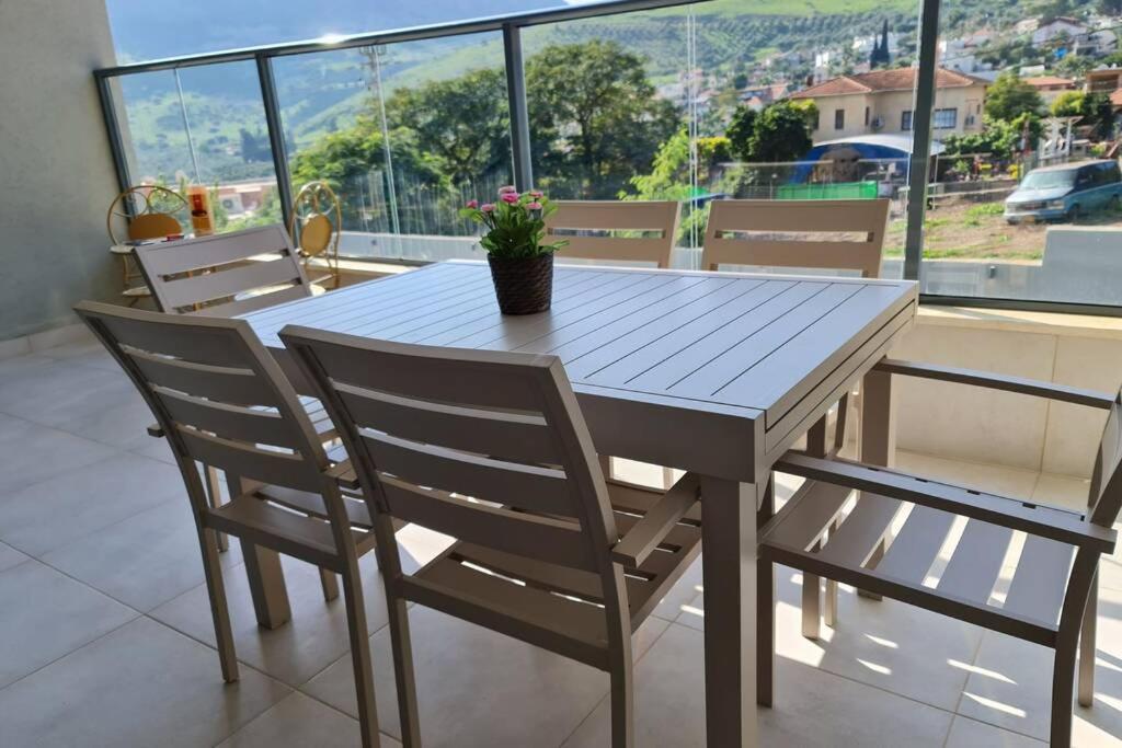 נוף הארבל עם חלון לכינרת Apartment Мигдал Екстериор снимка